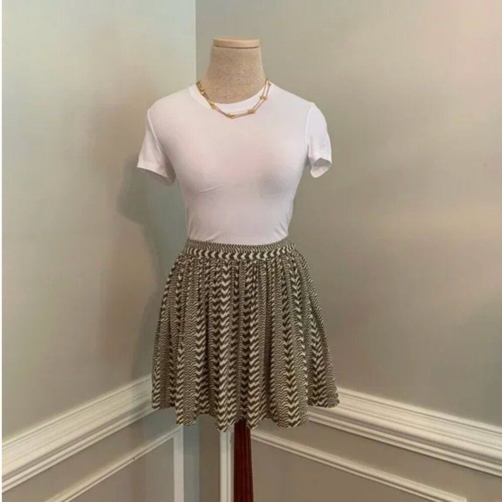 American Eagle Women's Y2K Pleated Chevron Mini Skater Skirt XS